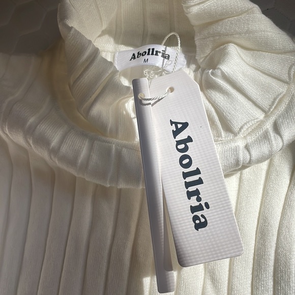 NWT Ribbed Ivory Turtle Neck - Picture 3 of 3